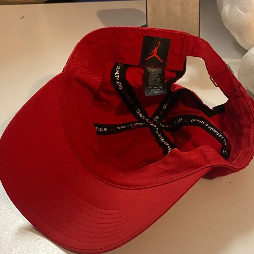 Air Jordan Men’s Adjustable Red Baseball Cap Hat - Picture 5 of 5